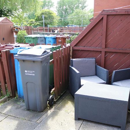 Cosy 2 Bed With Parking Near Piccadilly, Etihad Stadium And Coop Live Sleeps Up To 5 Villa Manchester Exteriör bild